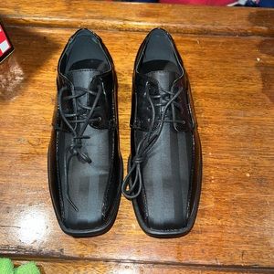 Robert David shoes brand new!! 5 boys